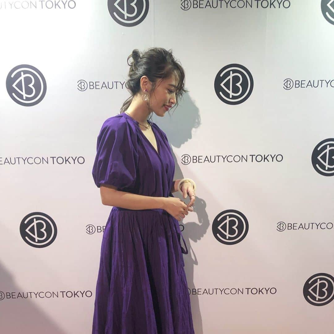 近藤千尋のインスタグラム：「昨日はビューティーコントーキョー ありがとうございました🙇‍♀️❤️ 木村さんにヘアアレンジして頂き、 トークショーでした🥰 @air_kimura  衣装は @casa_fline 👗 @goldy_jp 💍 @sly_official 👡」