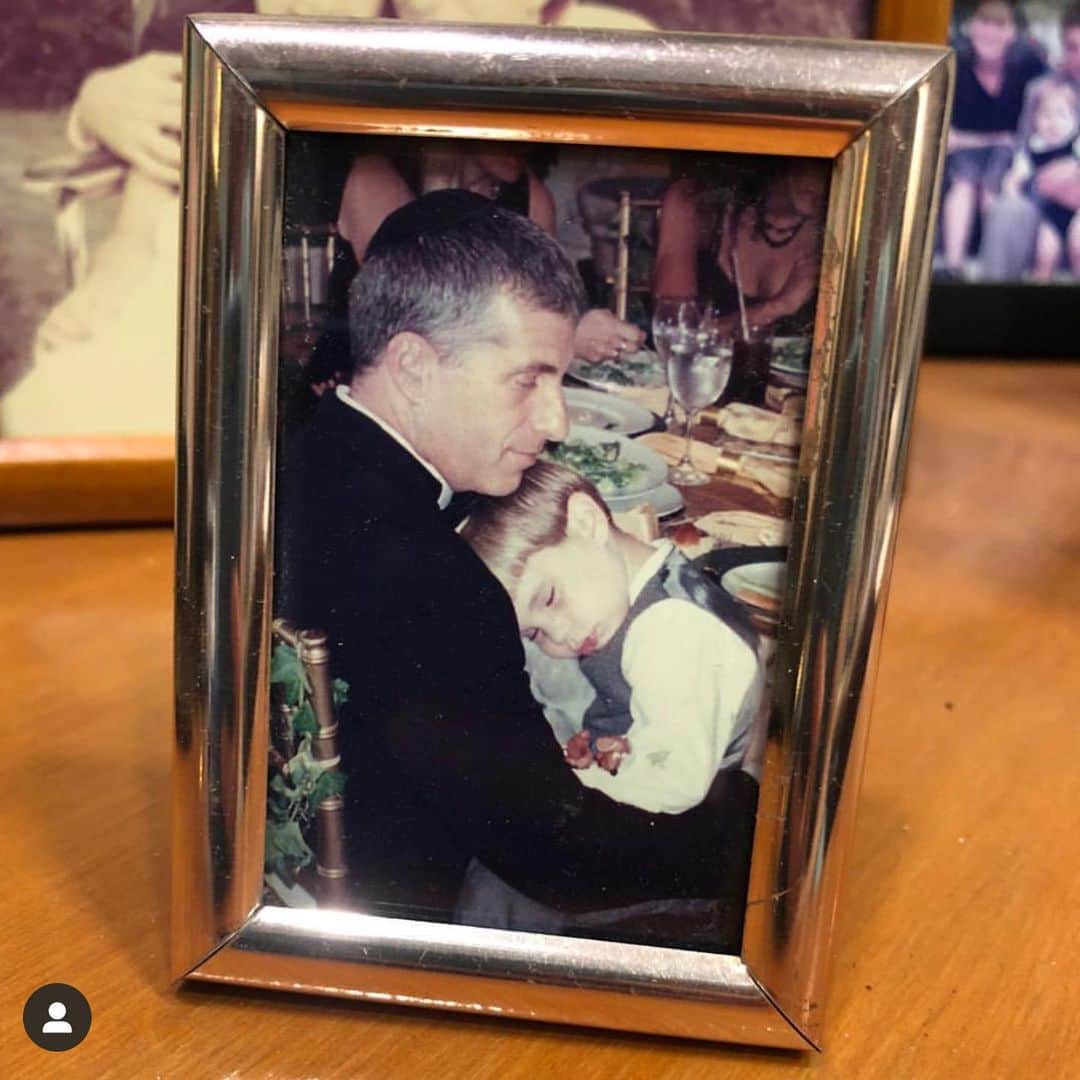 ベン・プラットのインスタグラム：「me & my dad then and now」