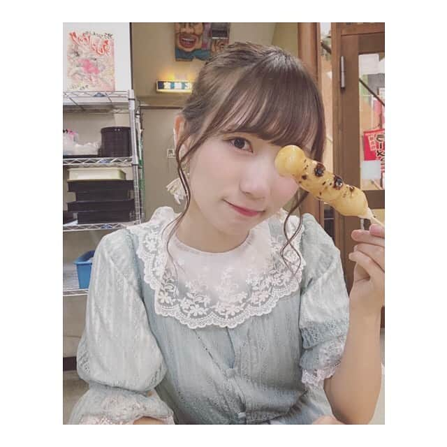 江嶋綾恵梨さんのインスタグラム写真 - (江嶋綾恵梨Instagram)「#団子しゅきしゅき委員会 活動記録📝﻿ ﻿ 今回は、柴又にある亀家本舗さん﻿ 古き良き街並みの中にあった﻿ とてもアットホームなお店でした☺︎🍡﻿ ﻿ 大好きなみたらし団子食べたよん﻿ 団子はすごいコシがあってモッチモチ。﻿ タレは、すき焼きみたいな風味でした🌱﻿ 甘めのお醤油みたいな。ふふ﻿ ﻿ 美味しかったな〜🙆🏻‍♂️🙆🏻‍♂️💕﻿ ﻿ また行きたいぜぇ（´-`）.｡oO﻿ ﻿ #柴又 #亀家本舗 #柴又帝釈天 #下町 #みたらし団子 #団子」6月16日 20時16分 - aeringoooo