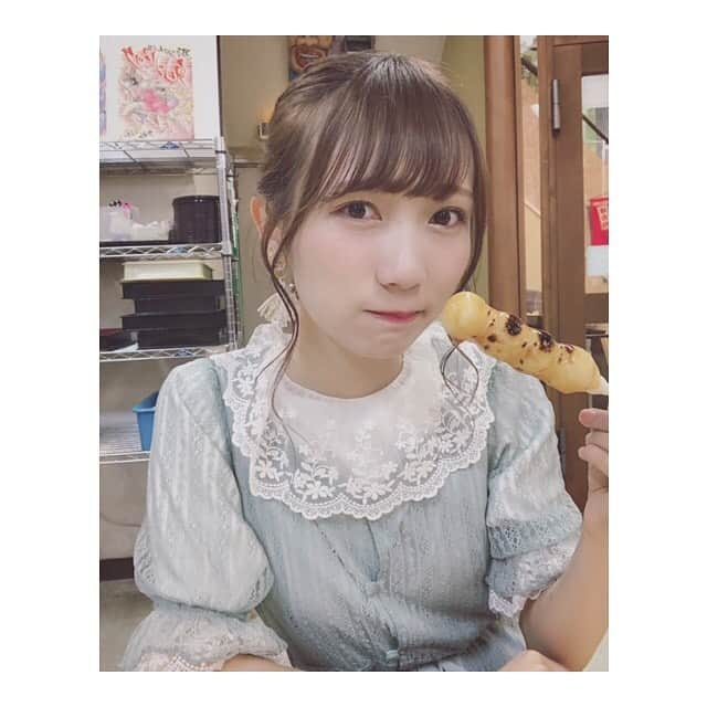 江嶋綾恵梨さんのインスタグラム写真 - (江嶋綾恵梨Instagram)「#団子しゅきしゅき委員会 活動記録📝﻿ ﻿ 今回は、柴又にある亀家本舗さん﻿ 古き良き街並みの中にあった﻿ とてもアットホームなお店でした☺︎🍡﻿ ﻿ 大好きなみたらし団子食べたよん﻿ 団子はすごいコシがあってモッチモチ。﻿ タレは、すき焼きみたいな風味でした🌱﻿ 甘めのお醤油みたいな。ふふ﻿ ﻿ 美味しかったな〜🙆🏻‍♂️🙆🏻‍♂️💕﻿ ﻿ また行きたいぜぇ（´-`）.｡oO﻿ ﻿ #柴又 #亀家本舗 #柴又帝釈天 #下町 #みたらし団子 #団子」6月16日 20時16分 - aeringoooo