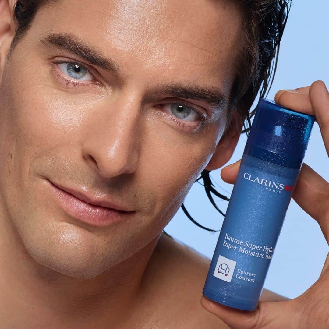 Clarins Canadaさんのインスタグラム写真 - (Clarins CanadaInstagram)「Happy Father's Day! Help him ace his face with the new super-hydrating #ClarinsMen Super Moisture Balm💧 . . . #Clarins #ItsAllAboutYou #HydrationChampion #Skincare」6月16日 20時30分 - clarinscanada