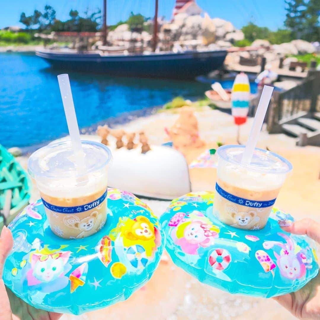 Kanaさんのインスタグラム写真 - (KanaInstagram)「ㅤ ㅤ Duffy's Sunny Fun 🧸⛱🌺👙🌴☀️ ㅤ ㅤ ㅤㅤㅤㅤ やっとゲットできた 浮き輪スーベニアコースター🍹💘 ㅤ めちゃくちゃかわゆい🥺💓 ㅤ ㅤ ㅤ 今月りいちゃんと毎週会ってるけど 今日も安定の楽さ楽しさでした☺️💘 ㅤ 来月めちゃくちゃ楽しみな予定あって もう今からそわそわしてしまう🥺💖 ㅤ ㅤ ㅤ ㅤㅤㅤㅤ ㅤ #かなりい #kana_disney ㅤ ㅤㅤ #東京ディズニーシー #ディズニーシー #東京ディズニーリゾート #ケープコッド #ダッフィーのサニーファン #サニーファン #サニファン #ダッフィー #シェリーメイ #ジェラトーニ #ステラルー #スーベニア #スーベニアコースター #キャラメルミルクティー #tokyodisneysea #tds #tokyodisneyresort #tdr #duffyssunnyfun #duffy #shelliemay #gelatoni #stellalou #instalove」6月16日 20時23分 - kalnnas2