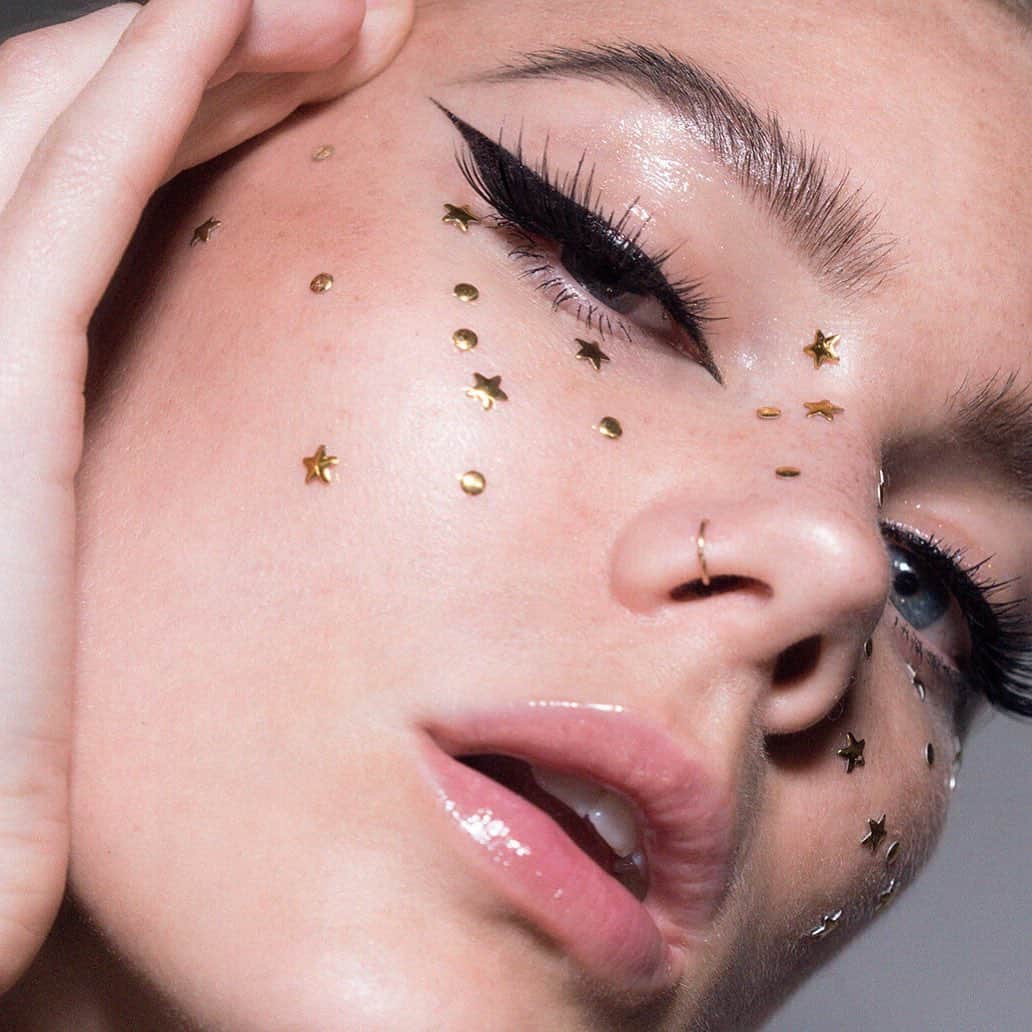 Linda Hallbergさんのインスタグラム写真 - (Linda HallbergInstagram)「The next few days my feed will be mointains, hiking and all about that life. I’m off to the swiss/Italian alps today and are not going to do any makeup while I’m there. Hope you want to follow my adventure, I have never been so excited for anything in my life!! LET’S DO THIS!! 🏔 🥾 🧗‍♀️」6月16日 20時27分 - lindahallberg