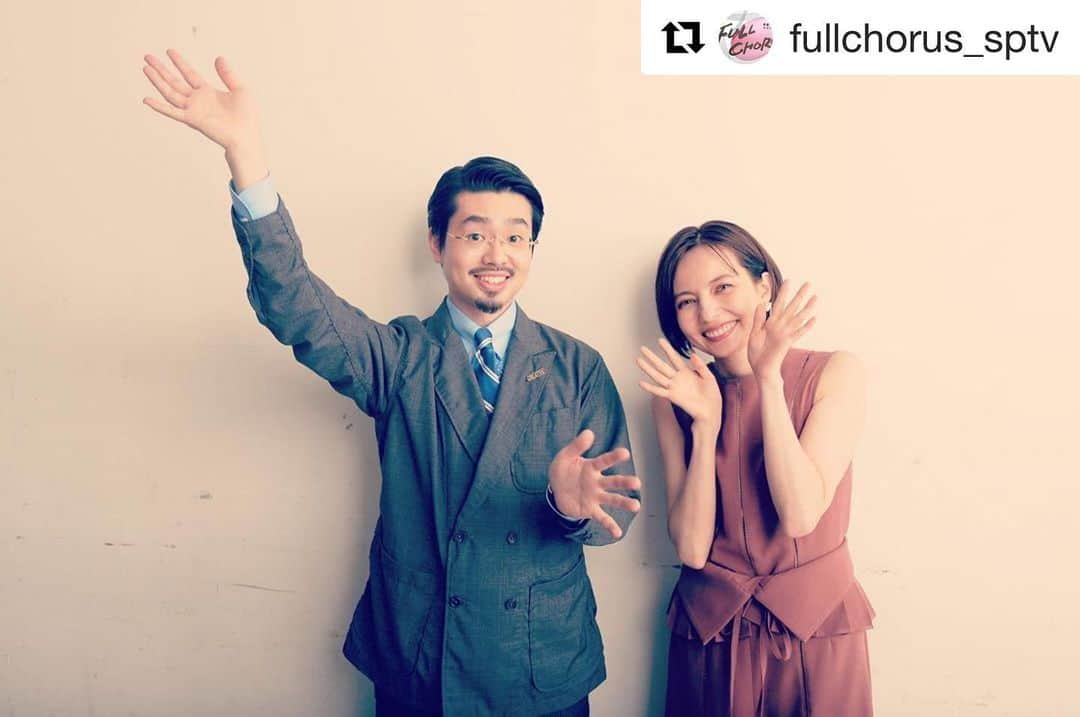 ハマ・オカモトさんのインスタグラム写真 - (ハマ・オカモトInstagram)「長年携わった @fullchorus_sptv  明日いよいよ最終回(前編)です。 長い番組の歴史の中でも、最高に笑える回になりました（笑） 最終回らしくない最終回、是非ご覧ください。 番組の思い出は後編の放送後にでも。 #Repost @fullchorus_sptv ・・・ *** 不思議なポーズですが 最高にたのしかったです。 最後の収録。  フルコーラス　最終回スペシャル！ 来週より2週に渡ってお送りします * 【前編】17日（月）夕方5時～ 【後編】24日（月）よる8時～ * ♪ゲスト #OKAMOTOS #NakamuraEmi #フラチナリズム #渡辺大地（#黒猫チェルシー） #THEBAWDIES #Juice=Juice #モーニング娘19 #ASHDAHERO #吉澤嘉代子 #CreepyNuts #w-inds. * ラスト２回は フルコーラスをずっと応援してくださった皆さんに、捧げます！ぜひ、ご覧ください☺️ * * そしてなんと【前編】は初回放送7時間半後の深夜0時半より、さっそく再放送します。 この日、2回も見れちゃいます。ほんとは1日2回って、なにかいけないのかもしれないのですが、でも最終回だし、たくさんの方に観ていただきたいし、なので（会社の偉い人には内緒で）、特別にやっちゃいます * Twitter：sptvFULL_CHORUS * #FULLCHORUS#フルコーラス#ベッキー#ハマオカモト#BSスカパー！ *」6月16日 20時40分 - hama_okamoto