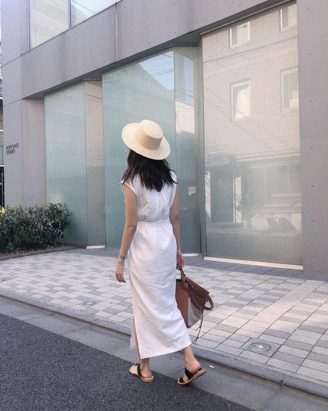 近藤千尋のインスタグラム：「載せ忘れ私服👒 @titivatejp  の白ワンピース☺️ 今日は晴れてたけど また寒くなるの嫌だなぁ🙄☔️ #私服 #titivate #titivatestyle #ティティベイト」