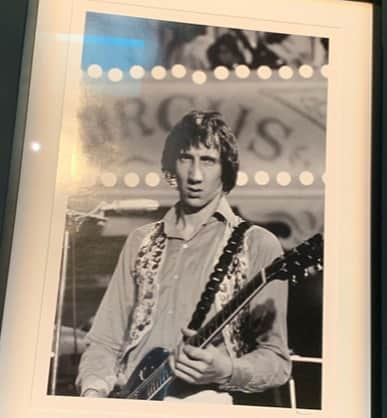 ピート・タウンゼントさんのインスタグラム写真 - (ピート・タウンゼントInstagram)「Me at Rolling Stones Rock and Roll Circus In 1968 before the Cognac started to flow. Photo from Dick Polak’s exhibition. #rollingstones #mickjagger #officialthewho #dickpolakphotography @dickpolak #jessejameswood #fernecotton #michaellindsayhogg」6月16日 20時43分 - yaggerdang