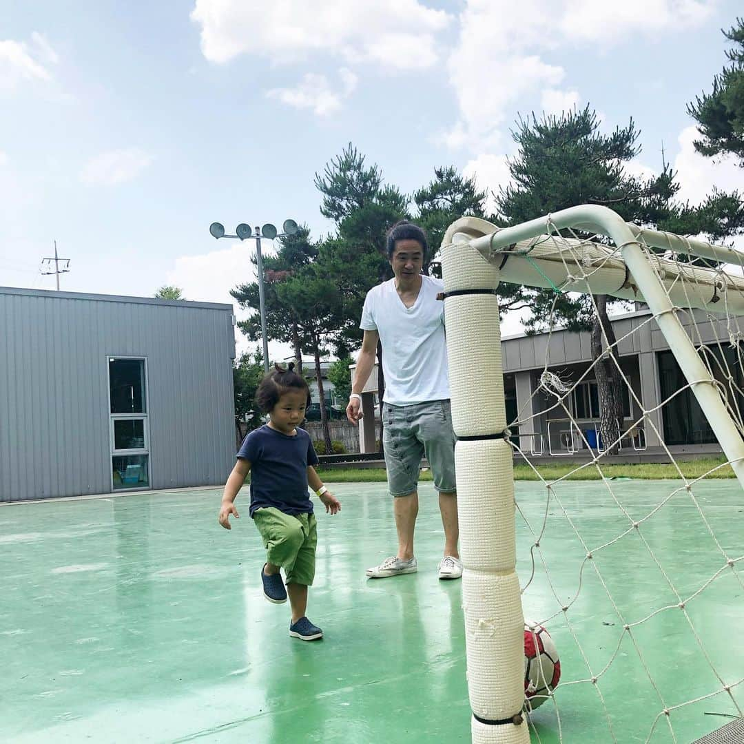 高木りなさんのインスタグラム写真 - (高木りなInstagram)「Happy father's day!!💙 毎日お仕事忙しいのに、週末の度にやんちゃ息子と目一杯遊んでくれて本当にありがとう。 매일매일 일 땜에 바쁜데 주말마다 에너지 넘치는 아들과 열심히 놀아줘서 정말로 고마워!  @jaeyoonc . #happyfathersday #fathersday #fatherhood #fatherandson #iloveyou #父の日 #いつもありがとう #아빠의날 #항상고마워」6月16日 20時44分 - rinasvoyage