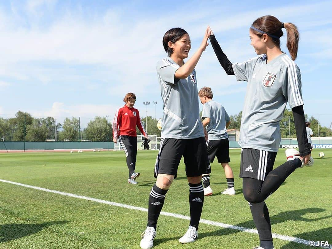 日本サッカー協会さんのインスタグラム写真 - (日本サッカー協会Instagram)「😄✋✋😄 ・ ✍️JFA.jpでは、活動レポートを掲載中！ ・ ＜FIFA女子ワールドカップフランス2019＞ なでしこジャパン🇯🇵試合日程  6/10 25:00｜0-0アルゼンチン🇦🇷 6/14 22:00｜2-1 スコットランド🏴󠁧󠁢󠁳󠁣󠁴󠁿 6/20 04:00｜vsイングランド🏴󠁧󠁢󠁥󠁮󠁧󠁿 📺フジテレビ系列、NHK BS、J SPORTSで生中継！ ・ #nadeshiko #世界のなでしこ #なでしこジャパン#FIFAWWC」6月16日 20時55分 - japanfootballassociation