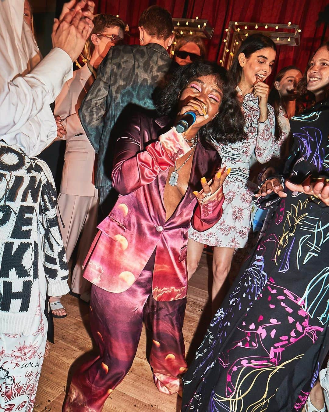 ステラ・マッカートニーさんのインスタグラム写真 - (ステラ・マッカートニーInstagram)「A high-powered performance by @TkayMaidza sets the mood for our #StellaSpring20 party in Milan, where we showcased our upcoming Women's and Men's collections 💥⁣ ⁣ Photography by @wattsupphoto」6月16日 20時55分 - stellamccartney