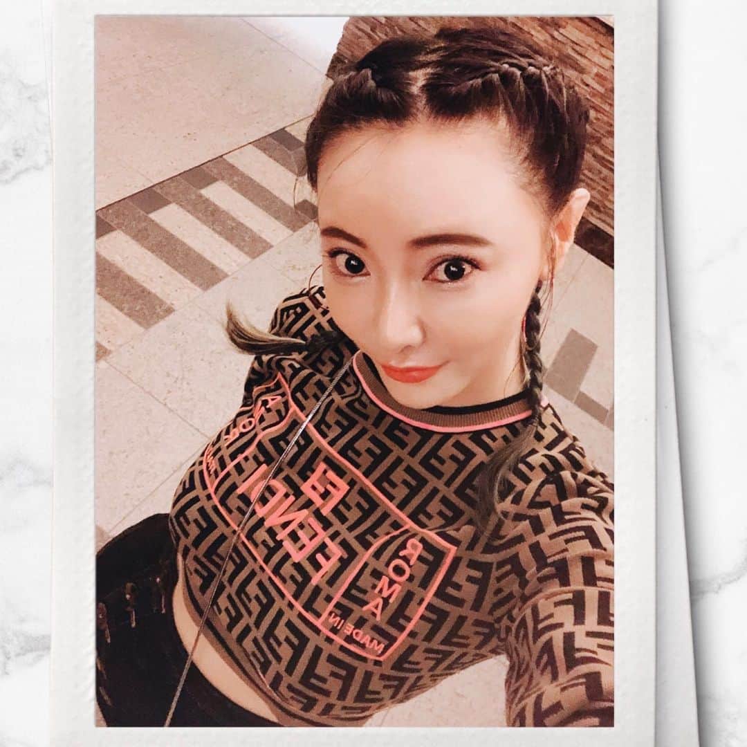 クリスティン・ウェイのインスタグラム：「Happy father’s day #fathersday #tokyolife #breadhair #cwfashion #クリスティンウェイ #christinewei #FendiRomaAmor」
