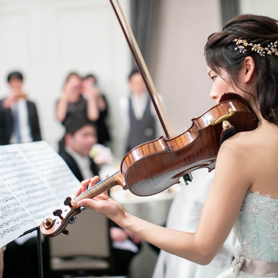 ホテルモントレ銀座 ブライダルサロンのインスタグラム：「. #ホテルモントレ銀座 #Hotelmonterey #montereywedding #モントレ銀座 #クラシカル #生演奏 #披露宴 #らせん階段 #モントレ花嫁 #モントレ花婿 #全国のプレ花嫁さんと繋がりたい」