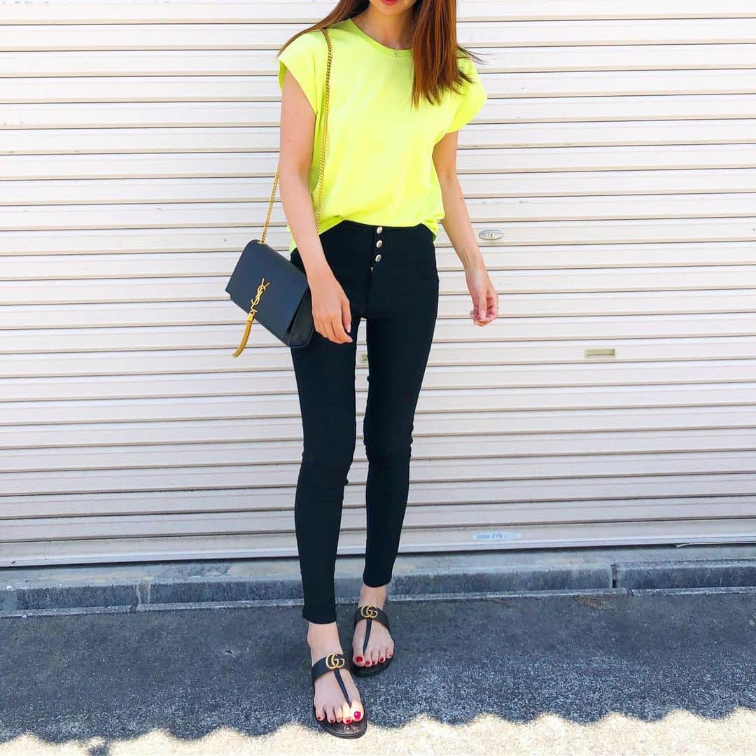 Saoriのインスタグラム：「どんなけ久々🙆‍♀️ 今日は黄色💛💛💛 髪伸びたなぁ👱🏻‍♀️❣️ #ファッション#コーデ#コーディネート#シンプル#カジュアル#ロンハーマン#ザラ#アーカー#サンローラン#ユニクロ#ジェイダ#おしゃれさんと繋がりたい #fashion#outfit#ootd#code#coodinate#simple#casual#UNIQLO#ronherman#zara#rhc#ysl#instafashion#instagood」