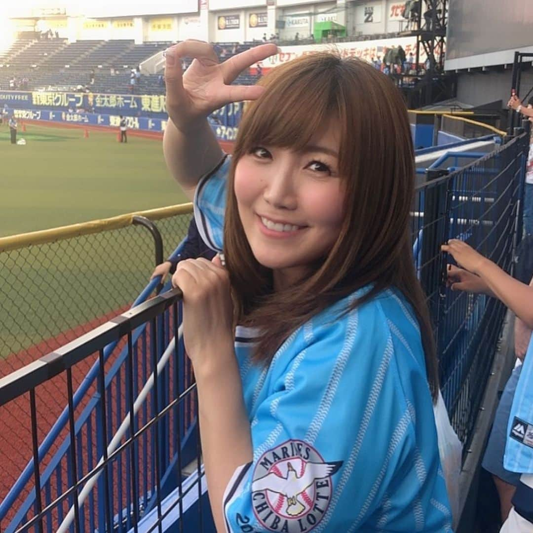 美泉咲のインスタグラム：「劇的まりほー😭✨✨ そしてそんな奇跡の大逆転ゲームに…また私が外野にいたーー🙋‍♀️‼️‼️‼️ こんなすごい試合あるのでしょうか👏😭✨ 興奮しすぎて試合後は声がガラガラでした😂 そして今日はオールスターのファン投票最終日。 この数週間、こつこつとマークシートを書き溜めてきました…全ては推しをファン投票で選出させるために‼️私にできることはやった…まだ足りなかったかな…どうか今年こそオールスターで活躍する姿が見れますように🙏✨✨ #chibalotte  #讃えよ大地  #荻野貴司をオールスターに」