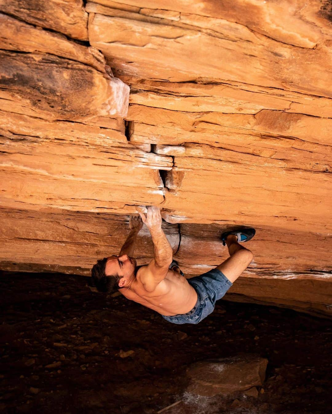 ヘイゼル・フィンドレーさんのインスタグラム写真 - (ヘイゼル・フィンドレーInstagram)「Introverts don’t have to be timid or shy. You know you’re an introvert if: climbing El Cap in a day is less tiring than spending a day talking to strangers. If you’d rather do the dishes at a dinner party so you don’t have to talk to anyone anymore. If you you’d rather text than call. If you’re totally proud of yourself for spending 3 months travelling around the world with other people, with no time to yourself and you didn’t kill anyone or lose any friends. Here’s a mini carousel of those friends who’ve had to endure too much of my company over the last few months. If you didn’t make the cut I’m sorry but (although hard to believe) there were those that were worse off than you! It will only take me a month of solitude to recover 😂 #introvertproblems first pic: @etteloc 📸」6月16日 20時54分 - hazel_findlay