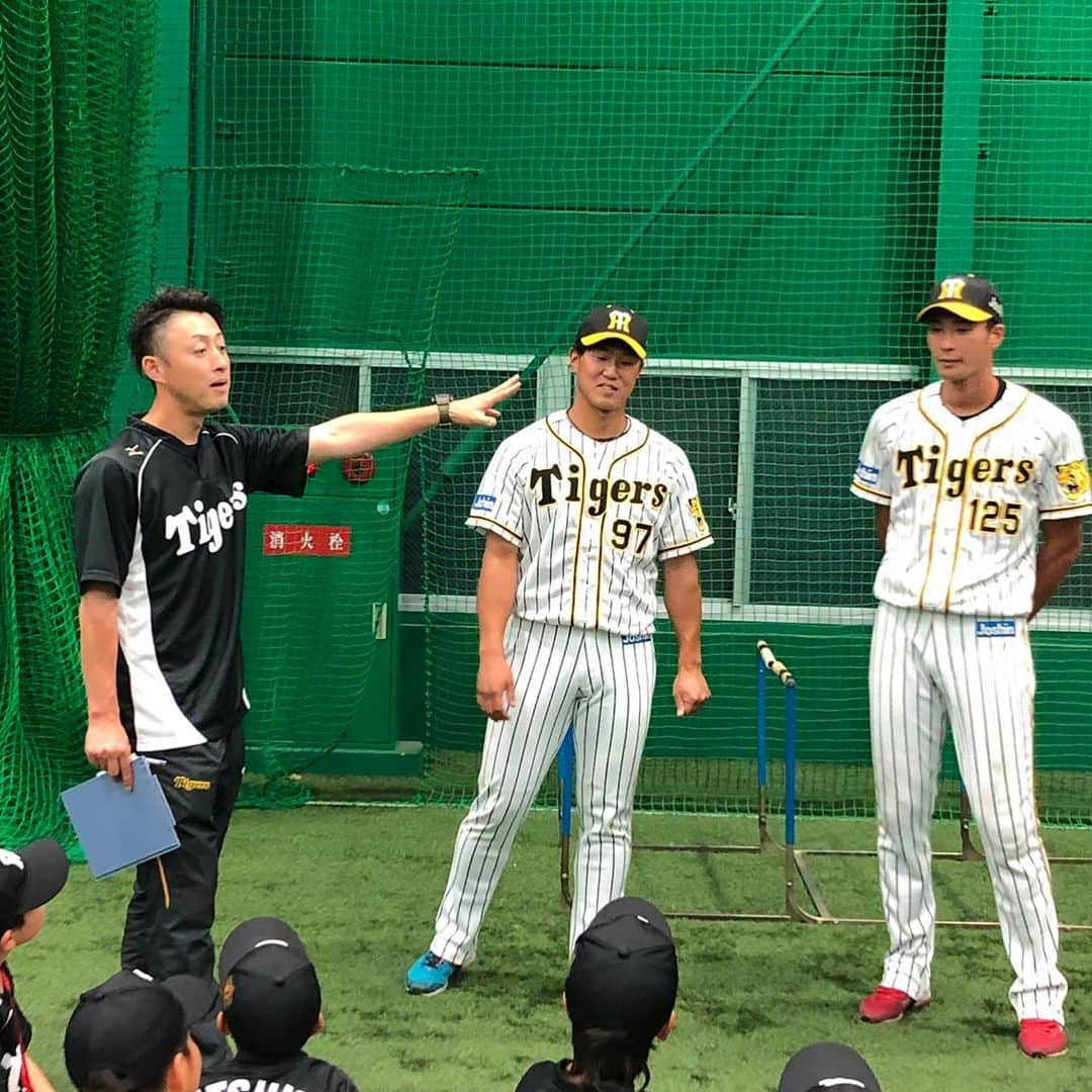 阪神タイガースさんのインスタグラム写真 - (阪神タイガースInstagram)「今日のファームの試合後、タイガースアカデミー生との交流会がありました！阪神OBのコーチも大奮闘です！ #阪神タイガース #アカデミー #交流会」6月16日 20時59分 - hanshintigers_official