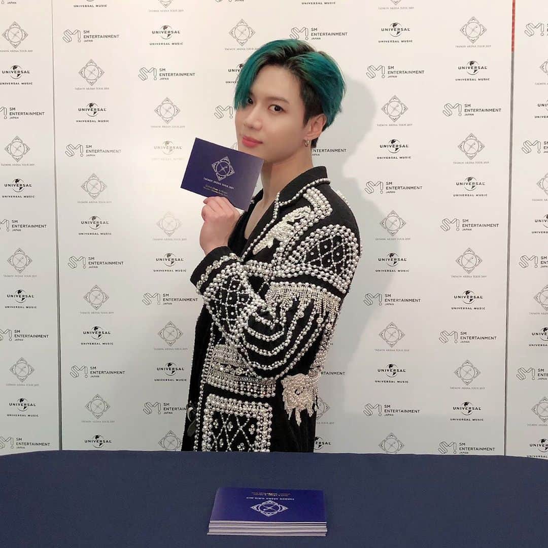 SHINeeのインスタグラム：「. みなさんからどんな質問が飛び出て、どんなお話ができるのか毎回とても楽しみだというテミン！ これからの会場もみなさんともどんなお話ができるのか、楽しみにしていますo(^o^)o #X_TM #TAEMIN #テミン」