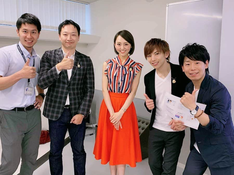 西村紗也香さんのインスタグラム写真 - (西村紗也香Instagram)「. 株式会社encounter様と 一般社団法人日本栄養コンシェルジュ協会様 主催のコラボセミナー 「ダイエットとボディメイクの栄養実践」 の講師を務めさせていただき 医療従事者、トレーナー、一般の方、学生etc... なんと80名以上の方々に参加して頂きました🥺✨ . . 世の中にはダイエットに関する情報に 溢れていて、、 何が自分には正しい選択なのか？ という部分を見極めるのは 難しくなっていると思います。 そんな私も過去には 過度なダイエットをした経験もあり その時はこれが良いんだ！ と完全に流行りのダイエット法を信じてました(>_<) . 糖質は太る！カットしなきゃ！ 果物はカロリー低いからOK！ とにかくたんぱく質はたくさん摂取！ 脂質は良質なものを積極的に！ など、、 . 今の私はこの正反対の食事で 痩せることが出来て 尚且つキツイ運動はせず 維持も出来てます(^^) 何よりも毎日の食事に恐怖もなく 食べることが楽しいです♡ . . 昨日のセミナーでは 身体の原理原則を知ることで 何を食べたら体はどうなるのか 栄養の選択によって 消化吸収経路の違いはもちろん 貯蔵のされ方だったり ホルモン分泌のされ方も変わります！ . 少しでも参加してくださった方々の 栄養の選択に活かしてもらえれば 私は幸せです(*´ｗ｀*) . . 糖質は悪ではない😊 目的に合わせた栄養の選択で 身体は必ず変わります💕💕 . . . 足元の悪い中参加して頂いた皆様 ありがとうございました！！ . 株式会社encounter様 一般社団法人日本栄養コンシェルジュ協会様 会場提供をしてくださった 東京リゾート&スポーツ専門学校様 ありがとうございました！！ . . . . . . #栄養コンシェルジュ #栄養で人と未来を輝かせる #身体の仕組み #原理原則 #栄養コンサルティング #食事指導 #ダイエット #ボディメイク #食べて痩せる #健康美 #脱糖質制限 #お米を食べて痩せる #インスタダイエット #トレーニング」6月16日 21時08分 - _sayakanishimura_