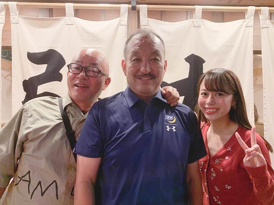 のインスタグラム：「先日の出来事 アメフト中継等でお世話になっているNHKのプロデューサーさんの送別会第二弾で久しぶりの #弘大Z さんへ✨ . 鳥内監督とお店のオーナー弘さんは、高校時代の先輩後輩。鳥内さんの伝説をたくさん聞けて、美味しいご飯とお酒を嗜みながらのスポーツ談義。楽しすぎました！ . 言ってる間に秋シーズン🏈も始まってしまうんやろな〜💗 鳥内KG🌙のラストイヤーが楽しみです❗️ . #少し遅れて参加した私  #店に入った瞬間 #また赤い服着てきやがって #と一言 #いつものやり取り #ありがとうございます #数年前はこの中に入れてるなんて思ってもなかったなぁ #幸せです #アメフトが好き #アメフトへ行こう」