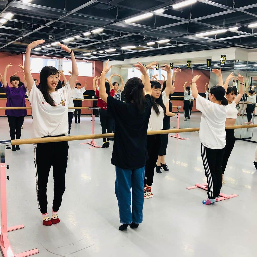 Tokyo School of Music&danceさんのインスタグラム写真 - (Tokyo School of Music&danceInstagram)「1泊2日のダンスキャンプ⸜( ´˘` )⸝ ＊ 短い時間の中でたくさん 踊りました☺︎！！ レッスンにレクリエーション 夜のバイキング🍚🍽 ＊ 作品作りでは必死に練習して 緊張しながらの本番も大成功❤︎ ＊ サプライズの在校生パフォーマンス♪ たくさん盛り上がりました〜〜✨ ＊ ご参加の皆さんありがとうございました😊！！ ＊ #tsm#tsm西葛西 #dancerscamp  #dance#camp  #hiphop#themepark」6月16日 21時19分 - tsm_musicdance