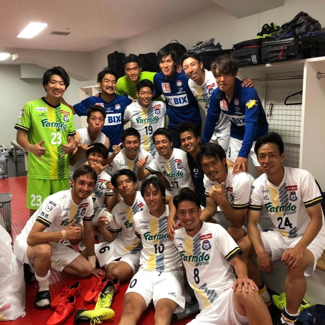 光永祐也のインスタグラム：「awayにも関わらずたくさんの応援ありがとうございました！ 練習からまた頑張ります！ としナイス👏👏👏 #ザスパクサツ群馬 #3連勝 #継続 #やってくれた田中」