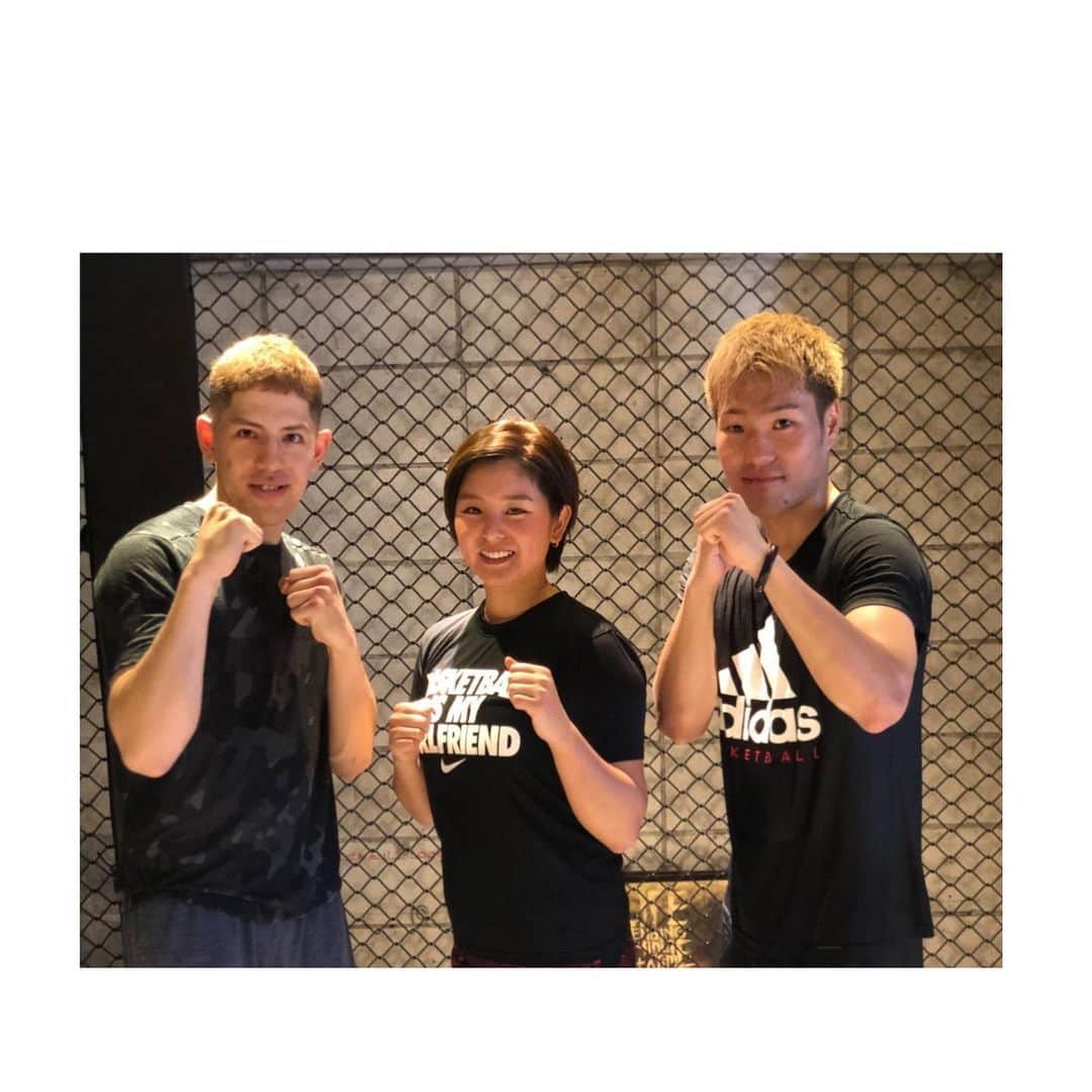 のインスタグラム：「2019.06.16 . . クロストレーニング#🥊 専門競技とは違うトレーニングをして 普段使わない筋肉を使ったり 違う角度から身体の使い方などを学べて とてもいい時間になりました💥⚡️ . 基本のジャブから習ったけどボクシング難しすぎだし キツすぎてヘトヘト。でも楽しかった！ さつきさんありがとうございました💥🥊 .  #ボクシング #漫画の読み過ぎ注意 #テトラポット小島 #あいっあいっ #最後のラッシュキツかった . . たまたま天心くんいたから遠目からジャブしといた」