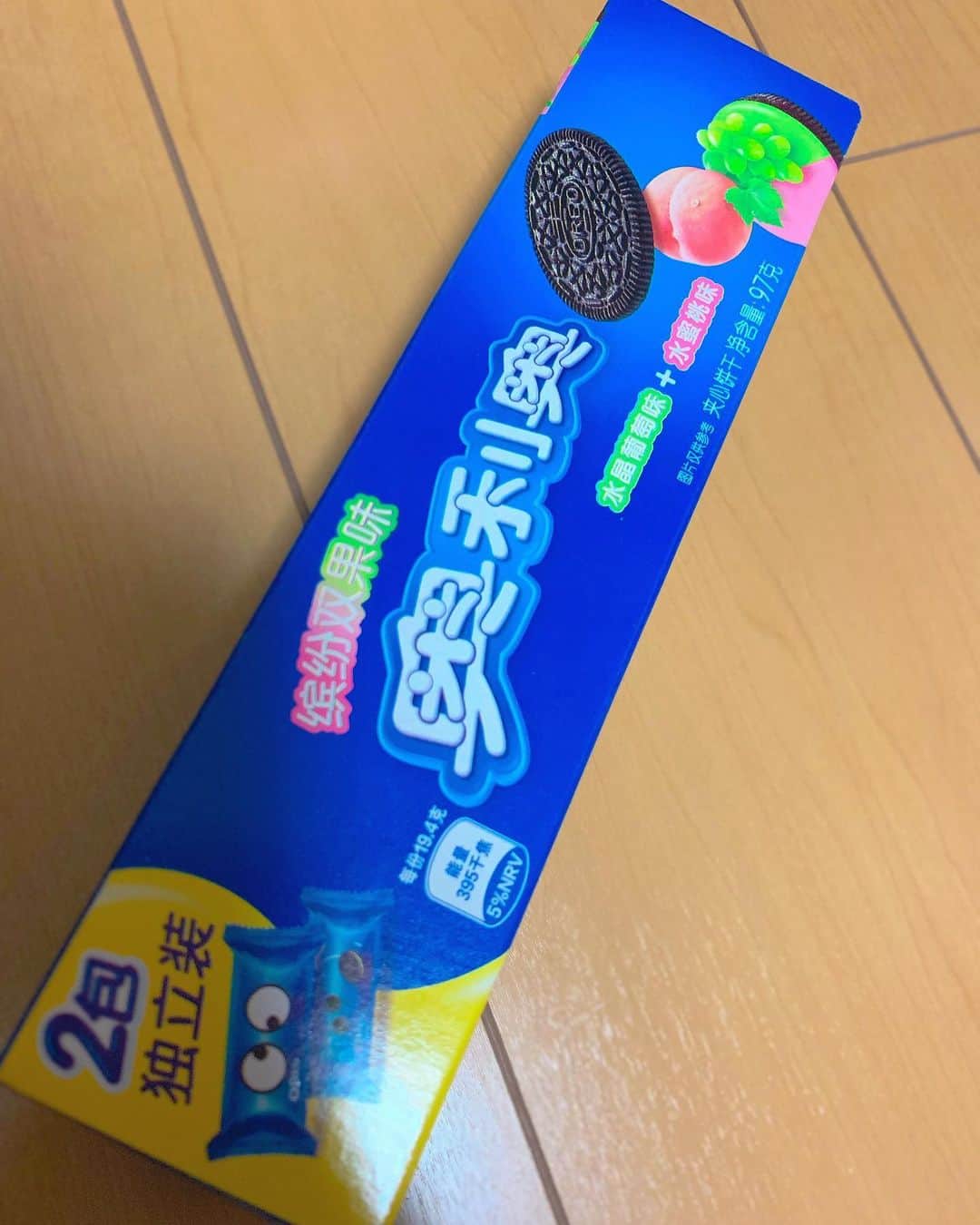 宮内桃子さんのインスタグラム写真 - (宮内桃子Instagram)「中国で購入した駄菓子編🐼🇨🇳 ポッキーはパッケージが好きだなぁ。  全体的に甘めに感じました😉🌹 (個人的には日本の味付けが好き)  glico産🏃‍♂️ 日本語も書いてあるポッキーも多々あり 読むと面白いことが書いてあったり。  #グリコ #glico #中国 #広州 #広州観光 #広州グルメ #中国観光 #中国土産 #中国お土産 #今日の服装 #ポッキー #ポッキーの日 #pocky #百奇 #プリッツパクチー #パクチー #ポッキーラムレーズン #ポッキーさくら」6月16日 21時35分 - bakemonomomo