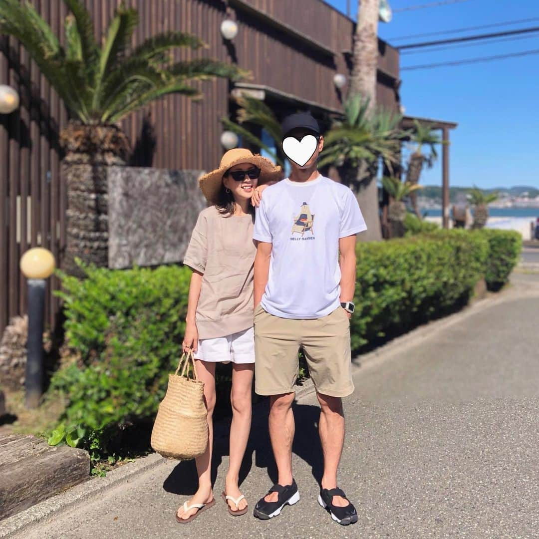 石田 祥子さんのインスタグラム写真 - (石田 祥子Instagram)「鎌倉🏝 初めて銭洗弁財天に行きました . #夫婦コーデ #偶然のリンク . . Tシャツと見せかけて実はリネンシャツ♡ . 👩🏻 トップス @canmart_jp #canmart  #キャンマート ショートパンツ #uniqlo #ユニクロ ビーサン #げんべい商店 かご #ikea #イケア サングラス #zara #ザラ . 👨🏻 T #hellyhansen #ヘリーハンセン ショートパンツ #thenorthface スニーカー #nike #エアリフト」6月16日 21時37分 - shoko_ishida