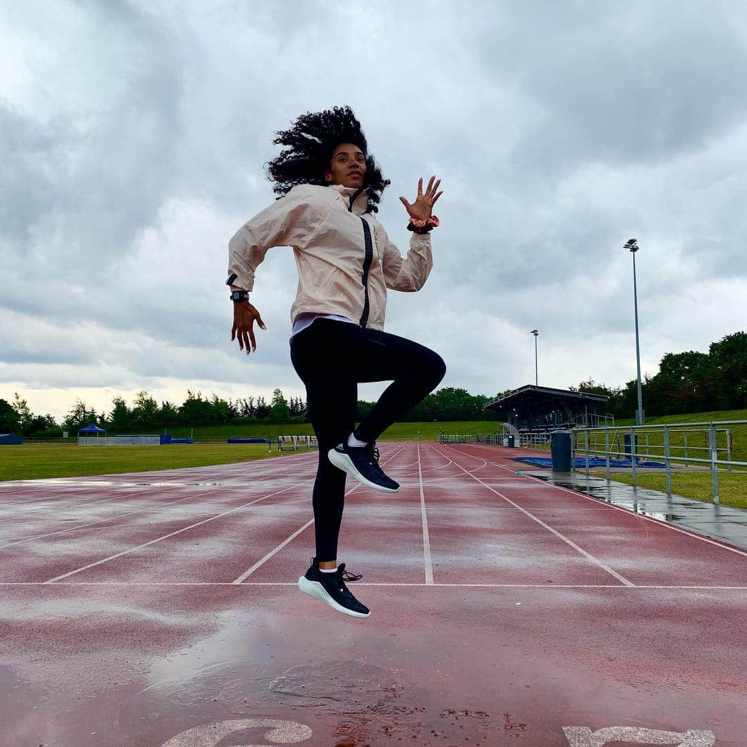 アシュリー・ネルソンさんのインスタグラム写真 - (アシュリー・ネルソンInstagram)「Every minute, the equivalent of a dump truck of plastic waste enters the oceans. That’s why I wear my @adidasRunning Parley gear made from recycled ocean plastic. We have to take action to protect our oceans from pollution. #RunForTheOceans #Createdwithadidas」6月16日 21時42分 - ashleighlnelson