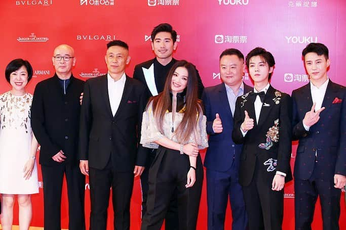 ゴッドフリー・ガオさんのインスタグラム写真 - (ゴッドフリー・ガオInstagram)「🛸“Shanghai Fortress” crew at The 22nd Shanghai International Film Festival. 22届上海国际电影节，8月9号电影院见。 #SIFF2019 #上海堡垒 #ShanghaiFortress in theaters August 9. 👽」6月16日 21時46分 - godfreygao