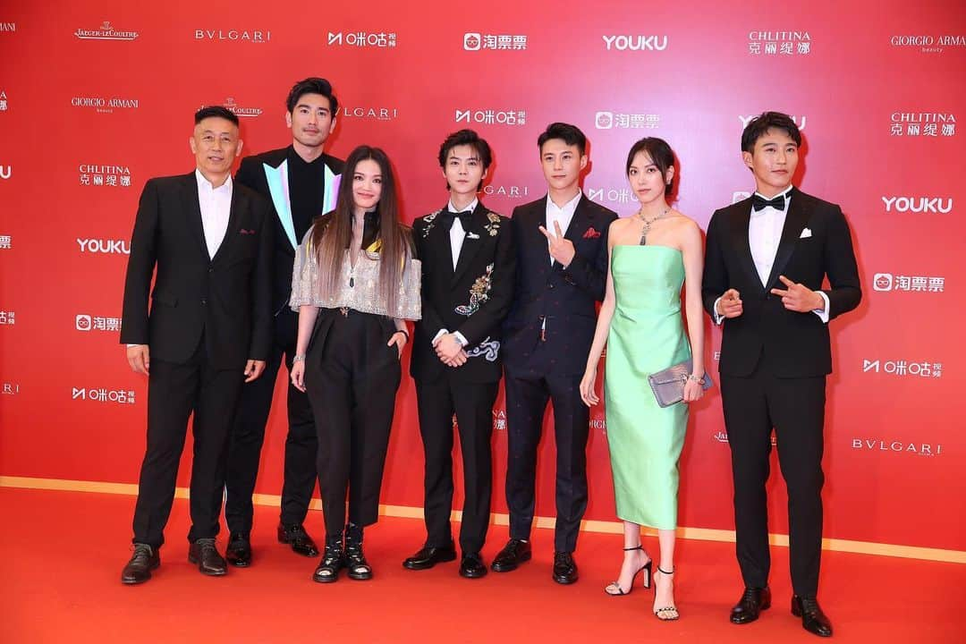 ゴッドフリー・ガオさんのインスタグラム写真 - (ゴッドフリー・ガオInstagram)「🛸“Shanghai Fortress” crew at The 22nd Shanghai International Film Festival. 22届上海国际电影节，8月9号电影院见。 #SIFF2019 #上海堡垒 #ShanghaiFortress in theaters August 9. 👽」6月16日 21時46分 - godfreygao