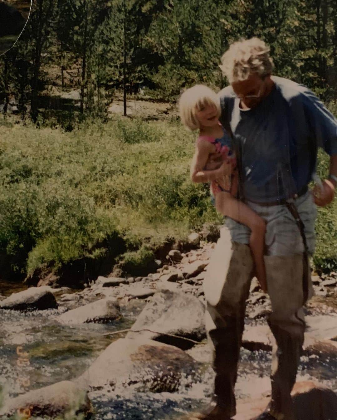 エマ・コバーンさんのインスタグラム写真 - (エマ・コバーンInstagram)「Daddio 🥰 Happy Father’s Day @bcoburn1959. Big or small, swimming or dancing, little one to grown up, you are always there to help me & make me smile. I love you 💕 #happyfathersday #ariverrunsthroughit #thebosshards #tincup」6月16日 21時58分 - emmacoburn