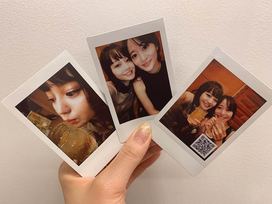 NANAMIさんのインスタグラム写真 - (NANAMIInstagram)「FUJIFILMさんから #新時代チェキ instax mini LiPlayが6/12に発表されました 👏👏♡ 発売イベントのトークショーでも紹介したこのカメラで撮った私の10枚の写真を紹介するねっっ💋 私は日常のありのままの自分や周りのものを撮影したよ ♡ 1枚目  お気に入りのバック、アクセサリー、ネイルの写真を🤳 2枚目 ネイルとおなじみ大好きなゆきみとの2ショットいちゃいちゃ写真 💗 3枚目 ラブななんちゃんと飲んでる時🤳💗 このQRを読み取るとその時の音声まで入るすごい機能👏  いつものおふざけた2人の様子がすごいよくわかると思うよ ♡（笑） 4枚目 フィルターとフレームで自撮りしたものと私の働いてるお店の看板の写真 🤳フィルターとチェキならではの質感がすごくお気に入りだよ！！ これからもたくさん撮って思い出作りするのが楽しみっ ♡ また撮ったの紹介するね ♡ #新時代チェキ #新instax #Newinstax #instaxminiliPlay #liPlay #新時代チェキでつくる私の10枚 #Give10withNewinstax #instax #Neweranewinstax #miniliplay」6月16日 21時57分 - nanami023