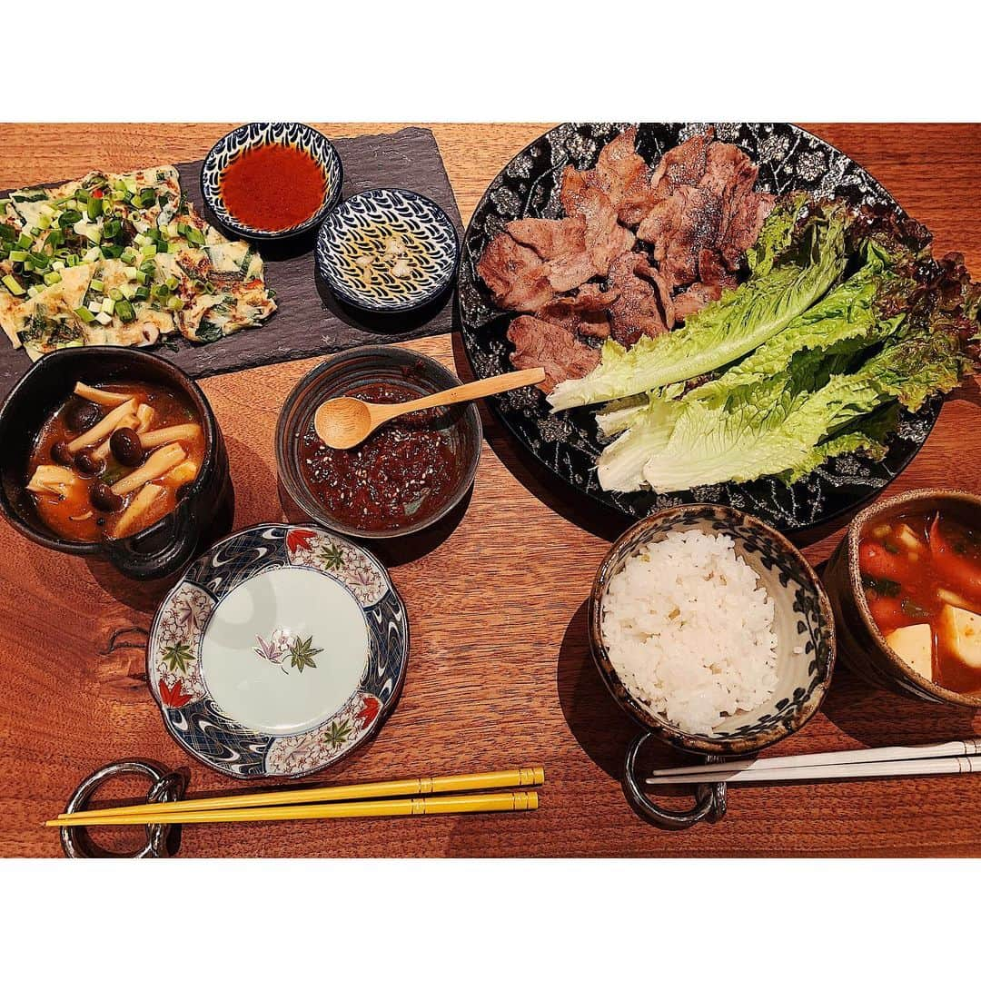 GENKINGの釜飯さんのインスタグラム写真 - (GENKINGの釜飯Instagram)「サムギョプサル風な夜ご飯🇰🇷 . . #レシピはblogにて  #豚肉包み #チヂミ #キムチスープ #genkingkitchen」6月16日 21時54分 - genkingkitchen