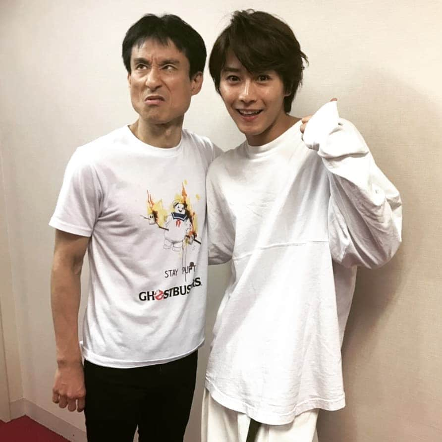 なだぎ武さんのインスタグラム写真 - (なだぎ武Instagram)「私以外は皆初日であり千秋楽の舞台、『百合と薔薇』全公演が終了しました。。最後はこのメンツ。高橋さん、猪野、定本君、昼夜共に今日でしかあり得ない瞬間が沢山ありました。百合チームからのバトンを薔薇チームへと。日々濃厚でその瞬間瞬間しにかない新しい朗読劇やったと思います。有り難う御座いました！！😄 #百合と薔薇  #品川プリンスホテルクラブex  #高橋広樹  #猪野広樹  #定本楓馬」6月16日 22時06分 - nadagigigi