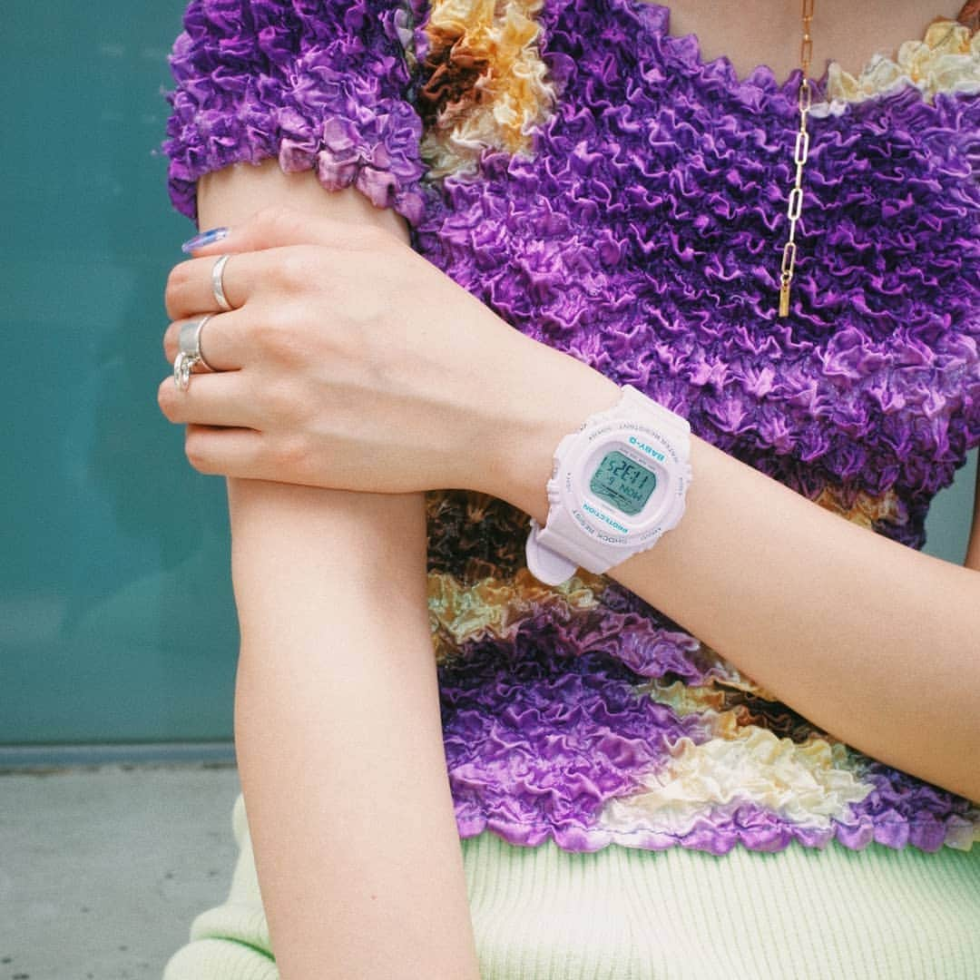 CASIO BABY-G Japan Officialさんのインスタグラム写真 - (CASIO BABY-G Japan OfficialInstagram)「BABY-G 2019 SUMMER STYLE @babyg_jp × @rrr_tokyo 『 TOKYO COLORFUL TIME 』 ■ Watch Model : BLX-570-6JF(purple)  PRICE：¥9,500＋tax ■ Model：@ayayangram  色鮮やかなフラワープリントのポップコーントップスに淡いライムグリーンのパンツを合わせて。ビビッドとパステルの絶妙なバランスがBABY-Gともマッチ。  90年代のサーフアイテムに着想を得たパステルパープルがポップな時計。  tops : @rrr_vintage other : モデル私物  #BABY_G #babyg_jp #CASIO #Watch #Watches #TokyoColorfulTime #Japan #Tokyo #Harajuku #Fashion #ColorFashion #SummerFashion #ootd #Wear #Used #Vintage #カラフル #ファッション #時計 #夏  #コーデ #rrrtokyo  #rrrvintage」6月16日 22時00分 - babyg_jp