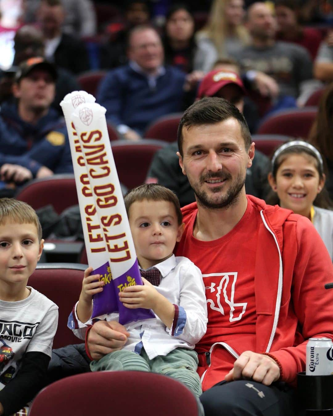 キャブスさんのインスタグラム写真 - (キャブスInstagram)「Today we’re wishing all the dads in @cavswgnation a very happy #FathersDay! Thanks for everything, dad! 💙」6月16日 22時01分 - cavs