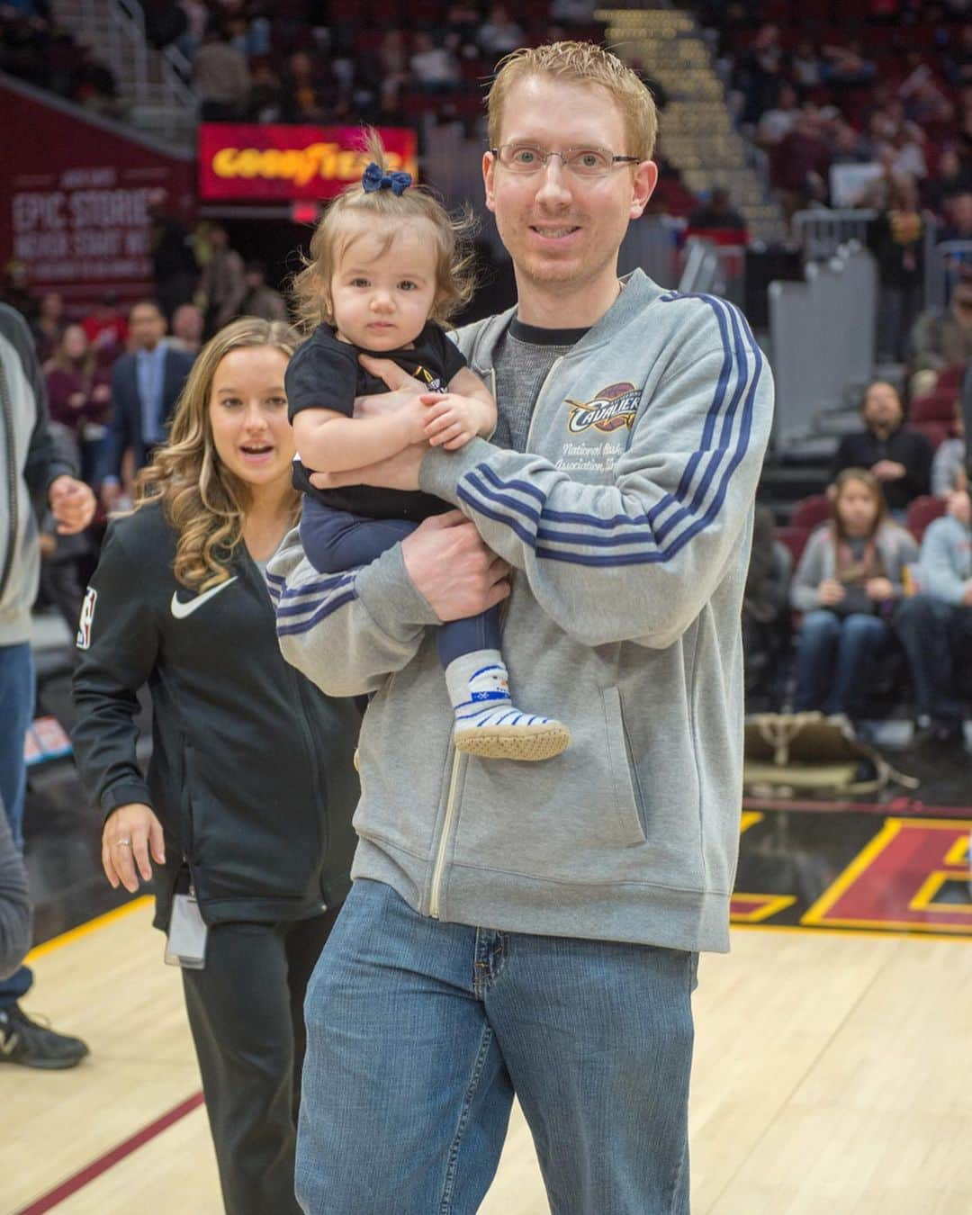 キャブスさんのインスタグラム写真 - (キャブスInstagram)「Today we’re wishing all the dads in @cavswgnation a very happy #FathersDay! Thanks for everything, dad! 💙」6月16日 22時01分 - cavs