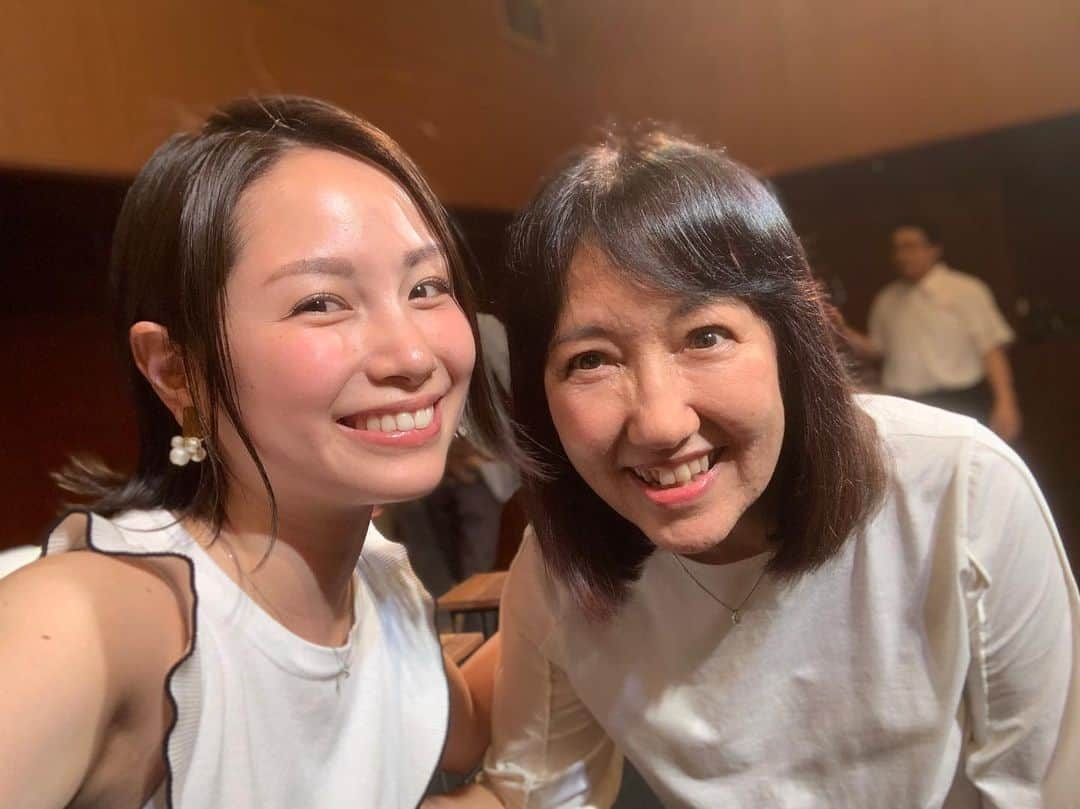 寺田有希さんのインスタグラム写真 - (寺田有希Instagram)「舞台 #推定恋愛 千秋楽終わりましたあああ！！！！ ・ ・ 4度目の出演。 いろんな想いを抱えながらも、とにかくお客様に楽しんでもらえる作品を…！と、挑んだ結果……… ・ ・ 千秋楽の終演後。 お客様がキラキラ輝いているように見えました。何か温かなものを持って帰って頂けたのなら本望です ・ ・ 素敵なメンバーだったなあ… 1人1人との写真を載せてみた(*´꒳`*) 本当に、本当に素敵で、仲間に入れて幸せでした ・ ・ プロデューサーの千代さん(@shota_chiyo )とだけ写真を撮り忘れたのは、内緒ね🤫笑笑 ・ ・ ご来場ありがとうございました！ とりあえず打ち上がってきます！！ ・ ・ #舞台 #千秋楽 #ご来場ありがとうございました #寺田有希 #teradayuki」6月16日 22時02分 - terada_yuki