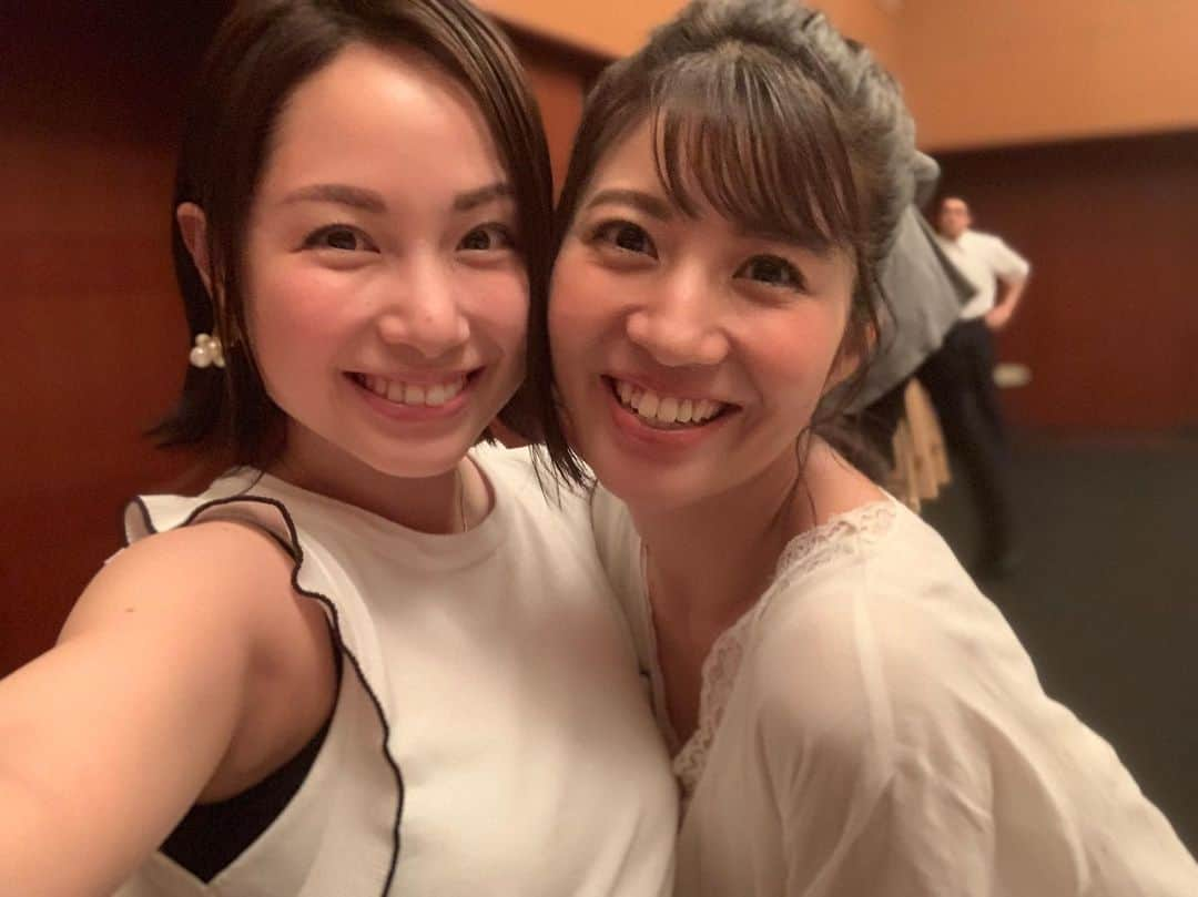 寺田有希さんのインスタグラム写真 - (寺田有希Instagram)「舞台 #推定恋愛 千秋楽終わりましたあああ！！！！ ・ ・ 4度目の出演。 いろんな想いを抱えながらも、とにかくお客様に楽しんでもらえる作品を…！と、挑んだ結果……… ・ ・ 千秋楽の終演後。 お客様がキラキラ輝いているように見えました。何か温かなものを持って帰って頂けたのなら本望です ・ ・ 素敵なメンバーだったなあ… 1人1人との写真を載せてみた(*´꒳`*) 本当に、本当に素敵で、仲間に入れて幸せでした ・ ・ プロデューサーの千代さん(@shota_chiyo )とだけ写真を撮り忘れたのは、内緒ね🤫笑笑 ・ ・ ご来場ありがとうございました！ とりあえず打ち上がってきます！！ ・ ・ #舞台 #千秋楽 #ご来場ありがとうございました #寺田有希 #teradayuki」6月16日 22時02分 - terada_yuki