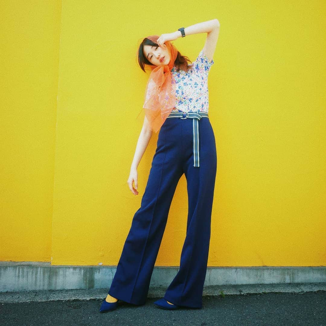 CASIO BABY-G Japan Officialさんのインスタグラム写真 - (CASIO BABY-G Japan OfficialInstagram)「BABY-G 2019 SUMMER STYLE  @babyg_jp × @rrr_tokyo 『 TOKYO COLORFUL TIME 』 ■ Watch Model : BGD-5000-2JF(navy)  PRICE：¥18,000＋tax ■ Model：@iam.mina_wee  タイトめのカラフルな小花柄のトップスにネイビーのフレアワイドパンツ、ヒールを合わせて。カラー、小物で遊びながらもシルエットでバランスのとれたスタイルが完成。  ストリートファッションに映えるスクエアフェイスの電波ソーラーモデル。  tops/pants/belt/scarf：@rrr_vintage  #BABY_G #babyg_jp #CASIO #Watch #Watches #TokyoColorfulTime #Japan #Tokyo #Harajuku #Fashion #ColorFashion #SummerFashion #ootd #Wear #Used #Vintage #カラフル #ファッション #時計 #夏  #コーデ #rrrtokyo  #rrrvintage」6月16日 22時07分 - babyg_jp