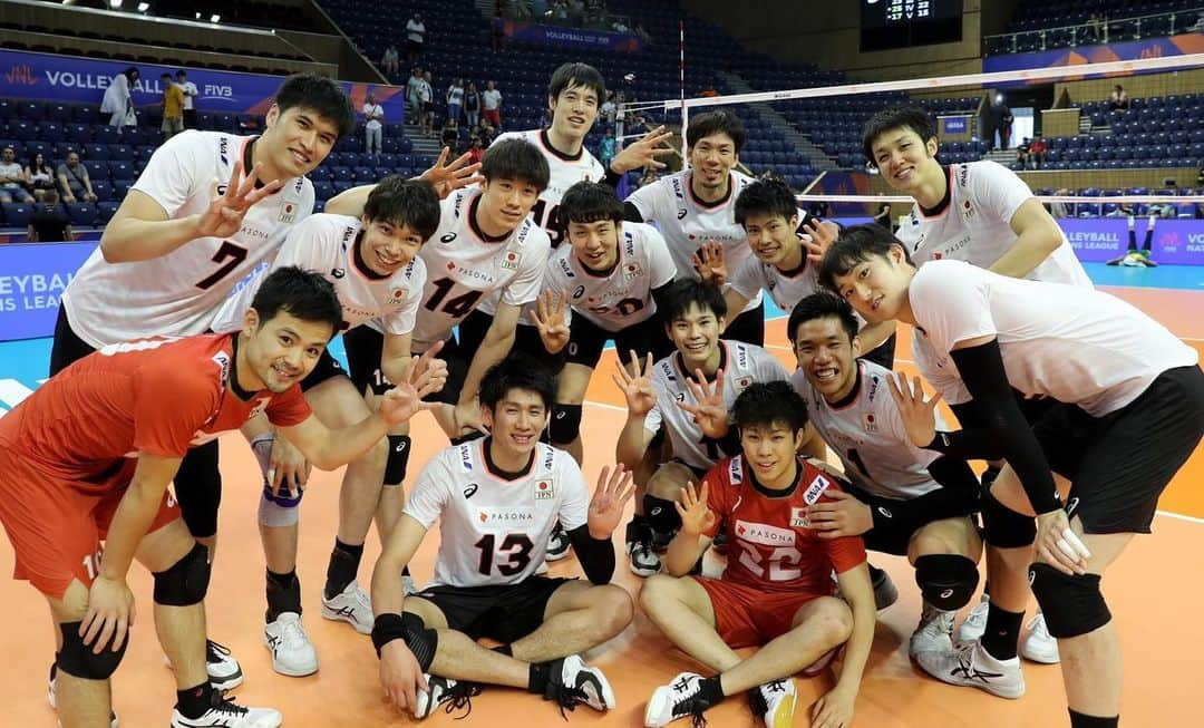 小野寺太志さんのインスタグラム写真 - (小野寺太志Instagram)「… vs🇦🇺 3-2 WIN!!! #0616 #4勝目 #龍神nippon #vnl」6月17日 3時46分 - taishi.o