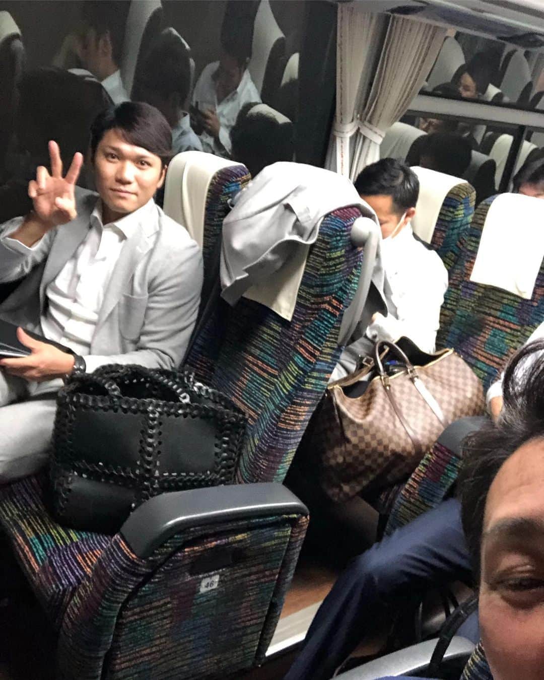 元木大介のインスタグラム：「北海道お疲れ様でした〜〜 勝ち越せて良かった！ #元木の一言  #元木大介 #日本 #japan #プロ野球 #野球 #読売ジャイアンツ #ジャイアンツ #巨人 #giants #baseball #坂本勇人 選手 #札幌 #北海道 #日ハム #札幌ドーム」