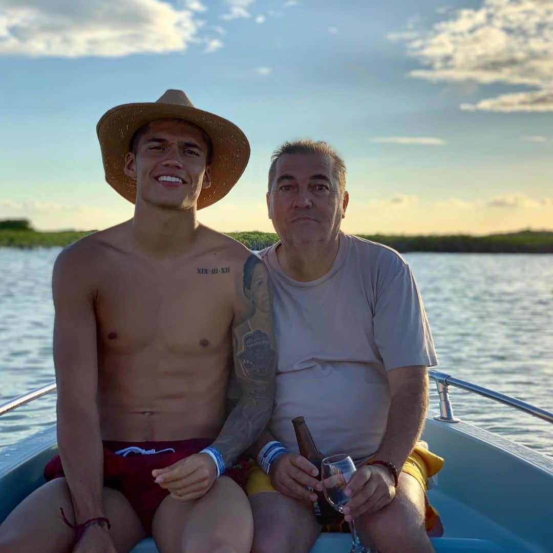 ホアキン・コレアさんのインスタグラム写真 - (ホアキン・コレアInstagram)「Feliz día viejo ❤️ Gracias por todo! Siempre juntos」6月16日 22時21分 - tucucorrea