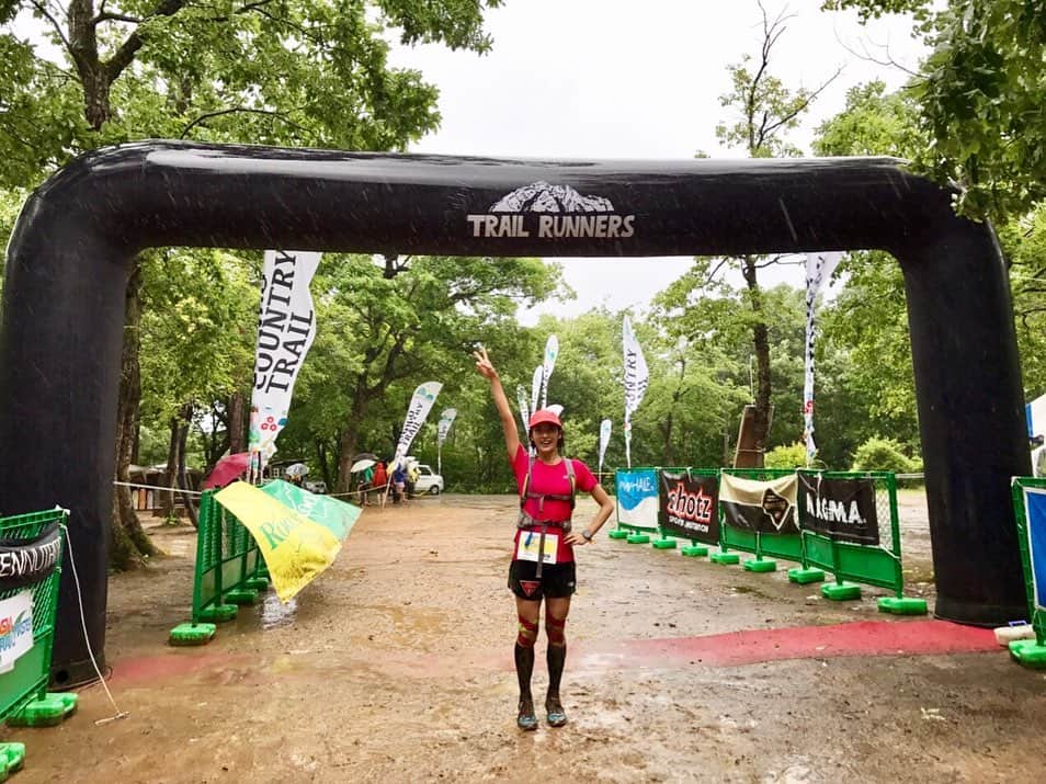 西谷綾子のインスタグラム：「越後カントリートレイル2019 51.5km(悪天候により一部カット) 無事にゴール出来ましたーー😭✨ ・ 良かったー‼︎😭 ・ 朝6時スタートし9時間24分07秒‼︎ ワクワク・ハラハラ・ドキドキ・ いろんな感情が溢れ出ました！！ ・ ・ レース序盤から気にしていた雨が…😱 さらに風も強く‼︎☔️🌬🍃 ・ ・ 一部コースは泥沼の道に😂😂 どう進んだら良いか迷ったー‼︎ 何度も尻もちついたー😂✨ ・ でも楽しく面白かったー‼︎😆 ・ 寒いなか、応援してくださった地元をはじめ、ボランディア・大会運営者の皆さまのおかげです💓 本当にありがとうございました😭✨ ・ 記憶に残り最高の2日間でした‼︎😍 また越後の様子upします♡ ・ #越後カントリートレイル #新潟 #おぐに森林公園 #自然 #トレイルランニング #トレイルラン #出逢い #きっかけ #繋がり #松永紘明 さん #trailrunning #trail #running #sport  #enjoy #happy  #明日の筋肉痛はどうかな？」