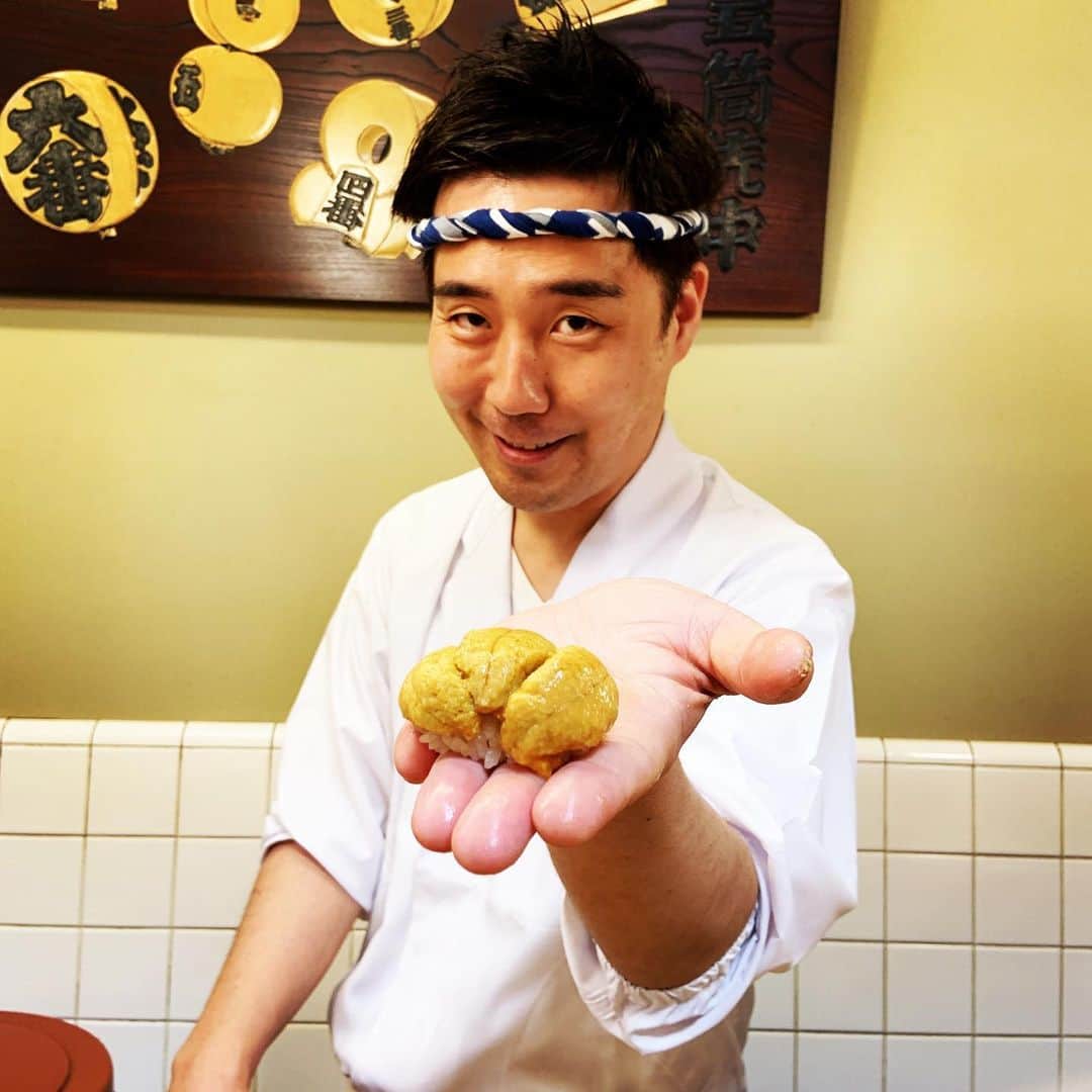 志摩有子さんのインスタグラム写真 - (志摩有子Instagram)「名付けて筋斗雲。もりっと盛りのいい雲丹は手渡しで。とろけたー！ #千駄木 #寿司 #鮨 #sushi #雲丹 #筋斗雲 #ドラゴンボール世代 #週末のみ営業」6月16日 22時33分 - ariko418