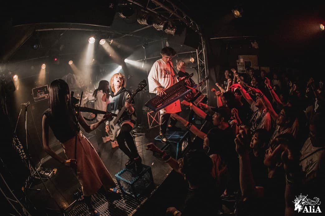 AliAさんのインスタグラム写真 - (AliAInstagram)「Thank you THC MEETING!! 2019.6.16 live at Toyohashi Club Knot  photo by @musicmagic3923  #AliA#AliAliVe」6月16日 22時25分 - alia___official