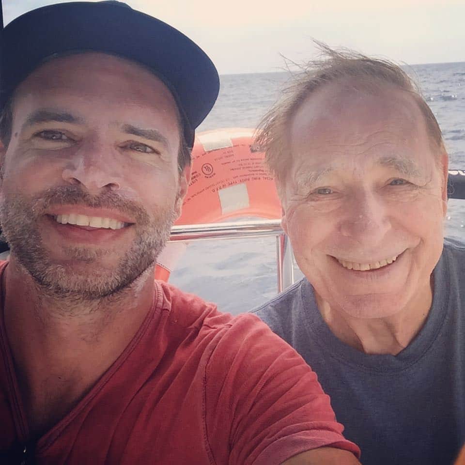 スコット・フォーリーのインスタグラム：「My dad isn’t on social media but if he was...I’d tell him how proud I am to be his son. How the lessons that he instilled in me have made me the husband, father and man that I am today. How I so regret those adolescent and young adult years when I was an insufferable ass and we lost contact. I learned from his actions that regardless of your education or station in life, you do whatever you have to to take care of and support your family.  I’d tell him how lucky I was to grow up in a family that not only told me I was loved but that through their actions, made me feel loved. I’d tell him that my kids not only hear me tell them I love them numerous times each day but hopefully, through what I learned from him, feel that love through my actions. If my dad was on social media, I’d tell him how much I wished I could have helped him more when his wife, my mom, died, leaving him to take care of three young boys and how now, looking back, I should’ve focused on him and my younger brothers instead of pushing it all away. If he were on social media, he’d see this post and know all of these things. But he’s not. So, I’ll call him today, and wish him a happy Father’s Day. We’ll talk about the weather and how he’s doing since the death of his third wife. I’ll tell him that we really miss being in Prague and he’ll say that he’s sorry that he couldn’t make it over to see us. He’ll rush me off of the phone like he always does with a little lie about having something that he needs to get to,but we’ll end the call by exchanging “love you” and “talk to you soon”. I won’t mention any of the things in this post because time heals so much, because we’re guys (don’t kid yourself, that is an excuse) and because that’s how it works for us. But i think he knows. #HappyFathersDay」