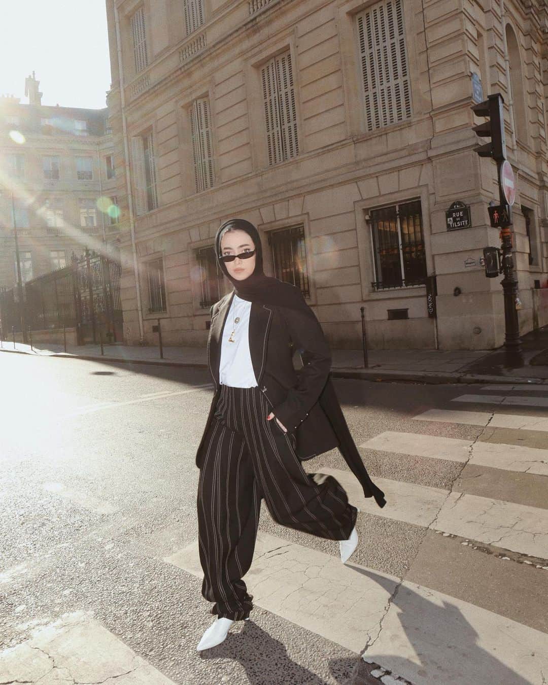 のインスタグラム：「@leenalghouti wears a tailored jacket and multi-seam trousers from spring summer 2019 available @netaporter. - - #mugler」
