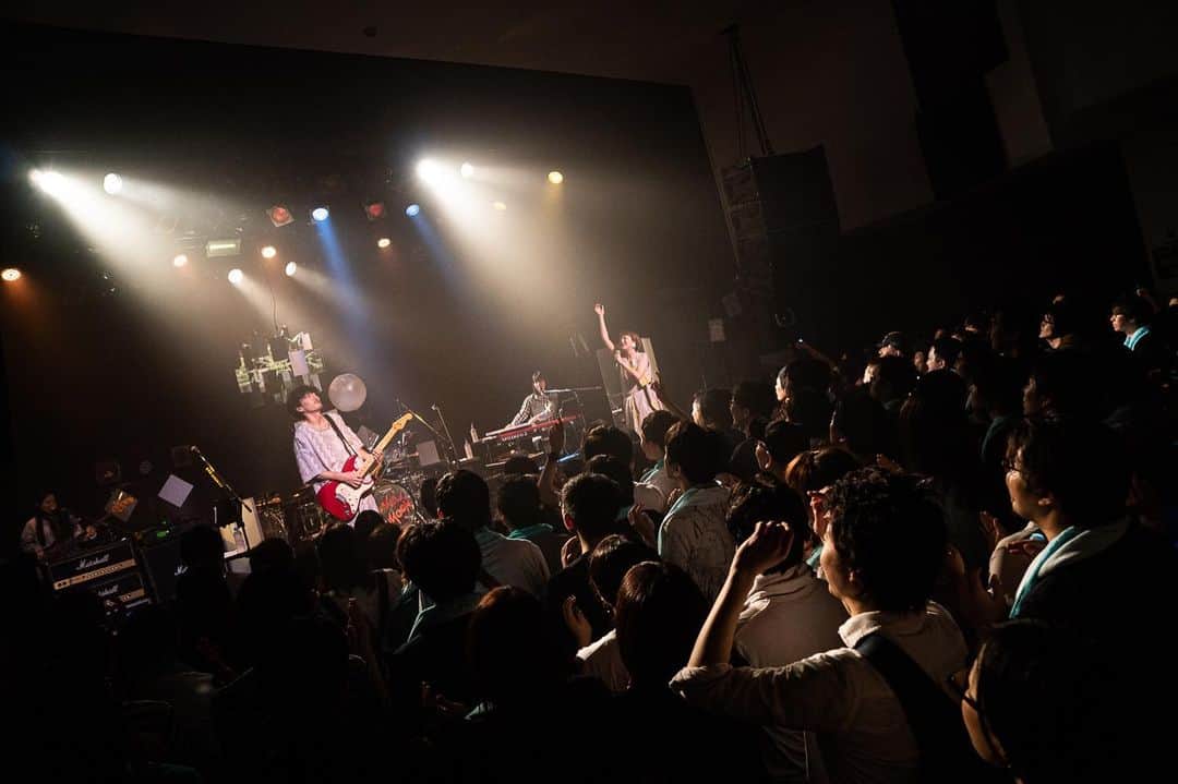 のインスタグラム：「.‪ 2019.06.16‬ ‪「moumoon live tour 2019 -NEWMOON-」‬ ‪大阪・umeda TRAD‬ ‪ツアー4日目!! Thank you!!‬ . ‪#moumoon #NEWMOON #大阪 #umedaTRAD #決定的瞬間 #ボール直撃‬」