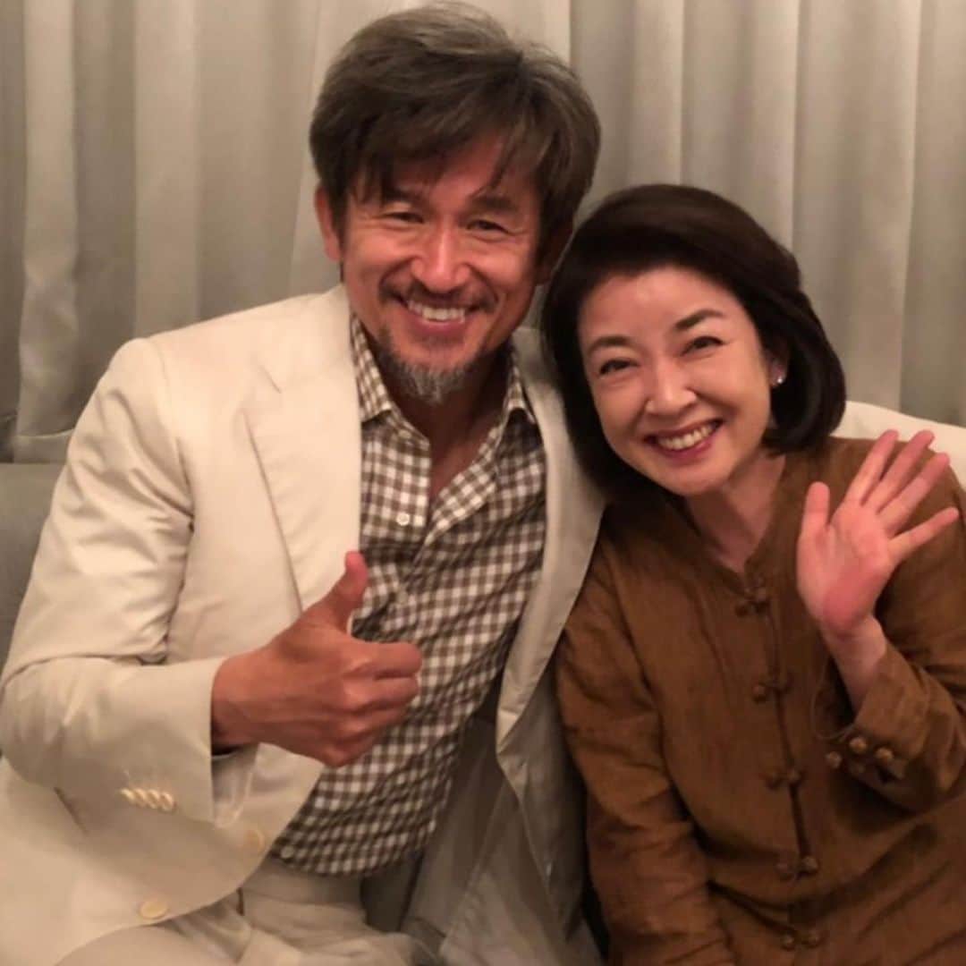 岸本加世子のインスタグラム：「長年の念願だったキングガズ選手とお会い出来ました。世界のレジェンドであるカズ選手ですが、静岡県人にとってはまた特別な存在。本当にヒーローなんです。カズ選手のご家族もいらして楽しい食事会でした。小野寺さん、本当にありがとうございました。幸せです。#三浦知良」